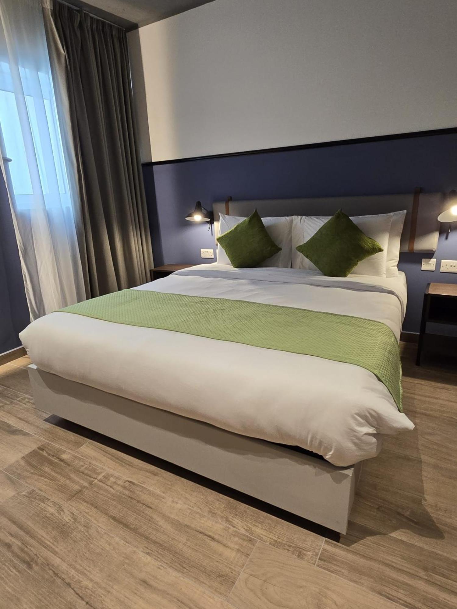 South32 Hotel 3*